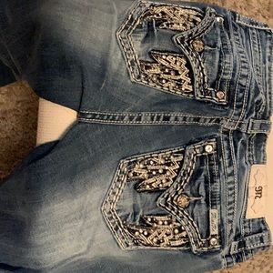 Studded wing Pocket, barely worn. Great shape.